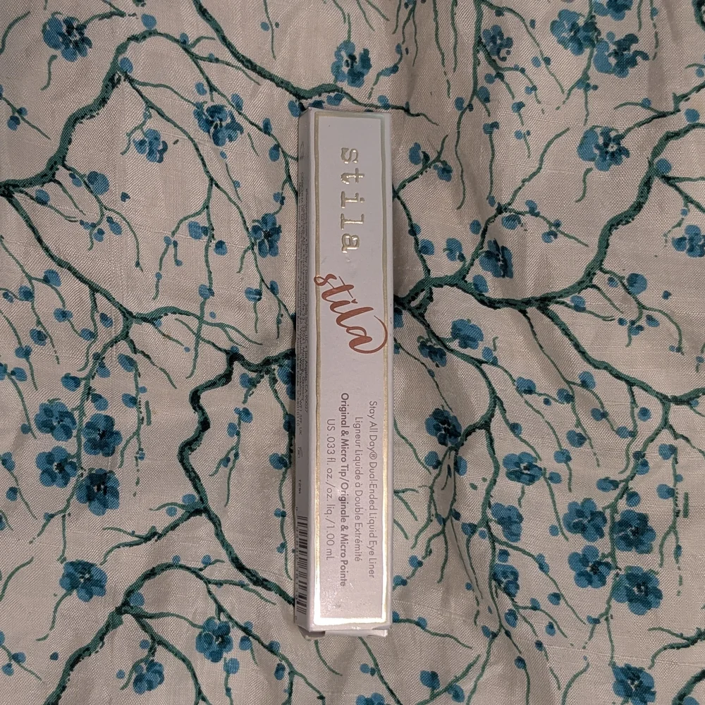 Black/Kitten Kosmo Stila Dual Ended Stay All Day Waterproof Liquid Eyeliner